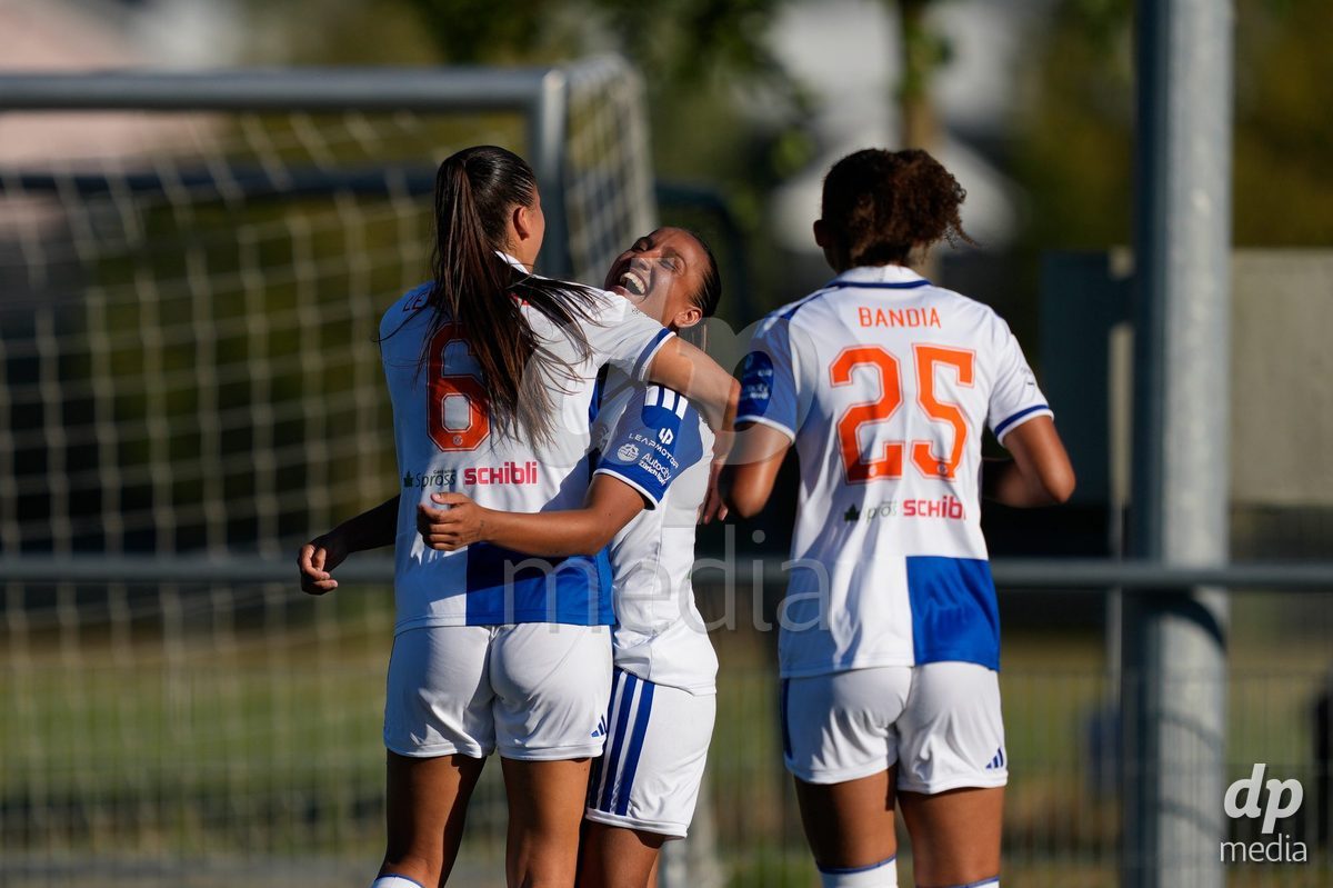 Schweiz: AXA Women's Super League 2026/2027, FC Aarau Frauen vs GC Frauenfussball - Sportanlage Schachen, Aarau: Dalila Belen Ippolito (90 Grasshoppers) jubelt nach ihrem Tor mit Luna Lemperiere (6 Grasshoppers)