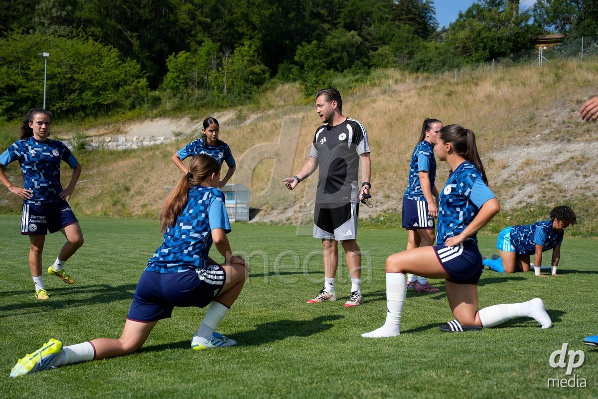 Crans-Montana, Switzerland - July 25: the Team before the AXA Women's Super League match between Servette FC Chenois Feminin and FC Sion Feminin at Stade du Christ-Roi on July 25, 2026 in Crans-Montana, Switzerland.