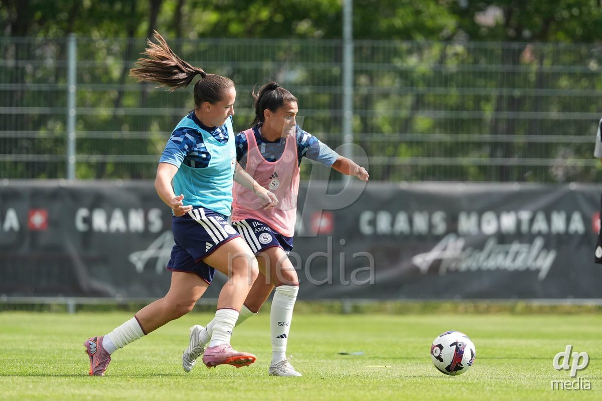 Crans-Montana, Switzerland - July 25: The Players of Servette FC Chenois Feminin during warm up the AXA Women's Super League match between Servette FC Chenois Feminin and FC Sion Feminin at Stade du Christ-Roi on July 25, 2026 in Crans-Montana, Switzerland.