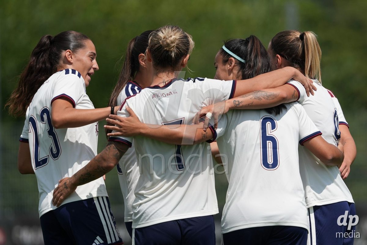 Crans-Montana, Switzerland - July 25: Hernandez Diaz Paola (6 SFCCF) celebrates her goal with the team during the AXA Women's Super League match between Servette FC Chenois Feminin and FC Sion Feminin at Stade du Christ-Roi on July 25, 2026 in Crans-Montana, Switzerland.