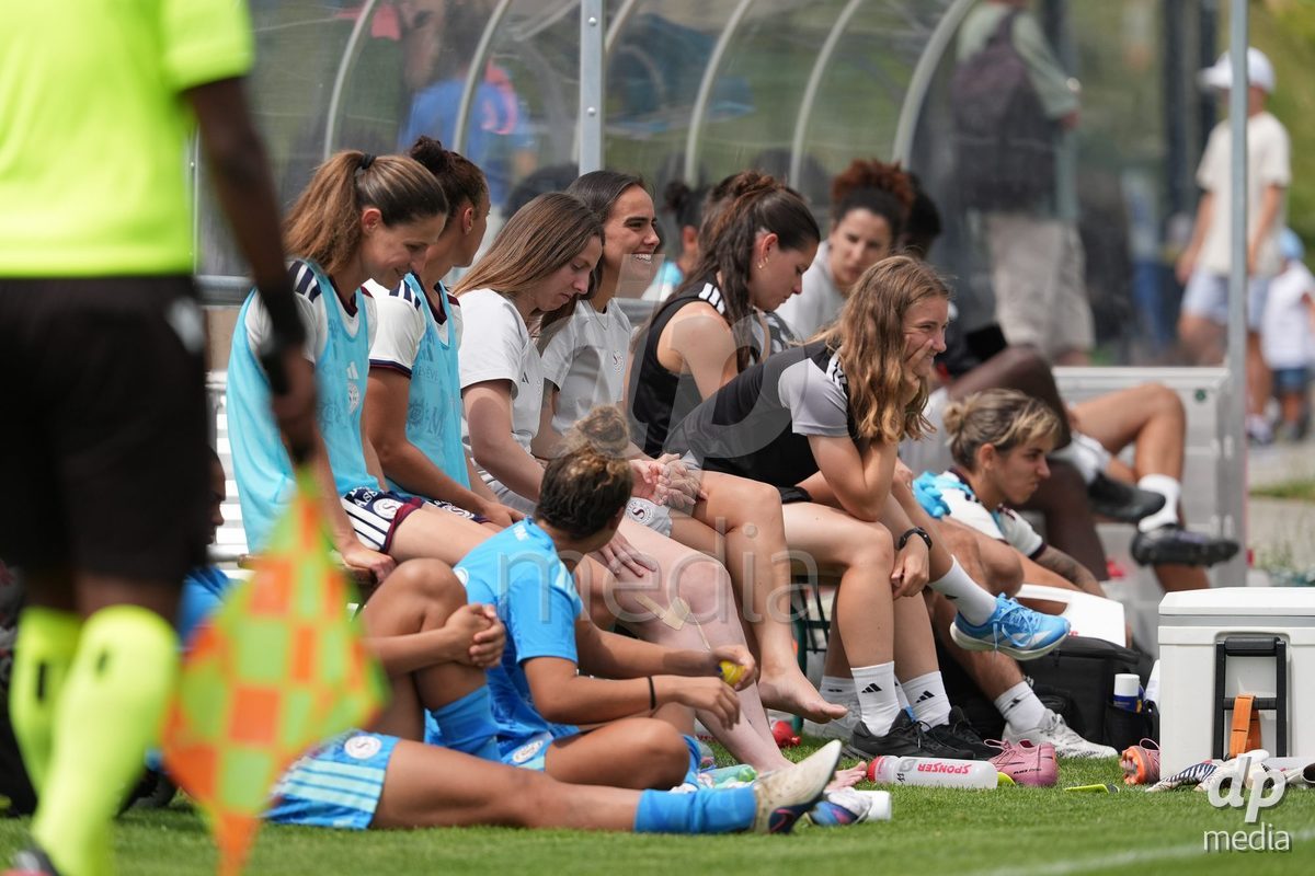 Crans-Montana, Switzerland - July 25: Players of the team of Servette FC Chenois Feminin during the AXA Women's Super League match between Servette FC Chenois Feminin and FC Sion Feminin at Stade du Christ-Roi on July 25, 2026 in Crans-Montana, Switzerland.