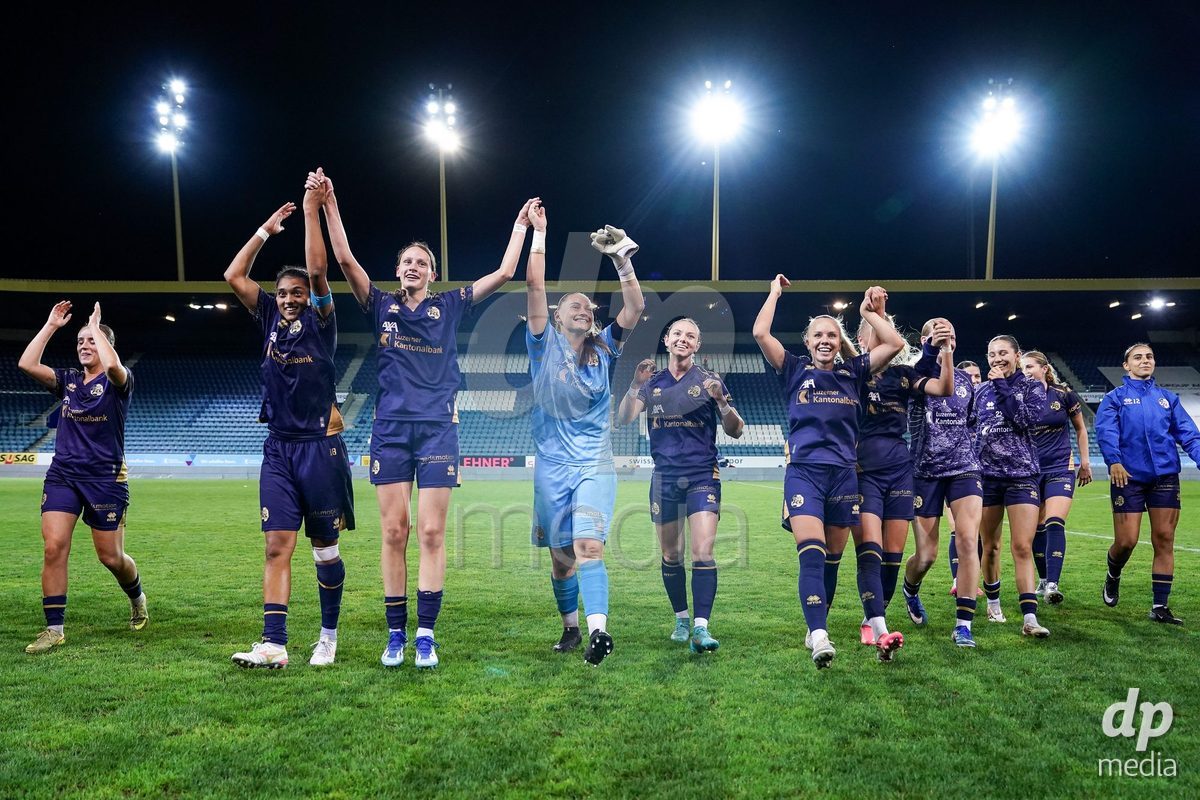 Luzern, Switzerland - August 28: Players of FC Luzern celebrate the victory during the AXA Women's Super League match between FC Luzern and FC St. Gallen 1879 at thermoplan arena on August 28, 2026 in Luzern, Switzerland.