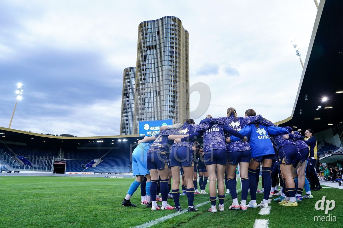 Luzern, Switzerland - August 28: Teamhuddle of FC Luzern during the AXA Women's Super League match between FC Luzern and FC St. Gallen 1879 at thermoplan arena on August 28, 2026 in Luzern, Switzerland.