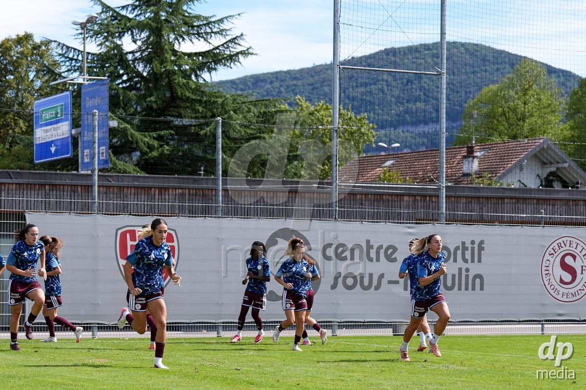 Geneva, Switzerland - August 29: Players of Servette during warm up prior to the AXA Women's Super League match between Servette FC Chenois Feminin and FC Basel 1893 at Stade de Trois-Chene on August 29, 2026 in Geneva, Switzerland.