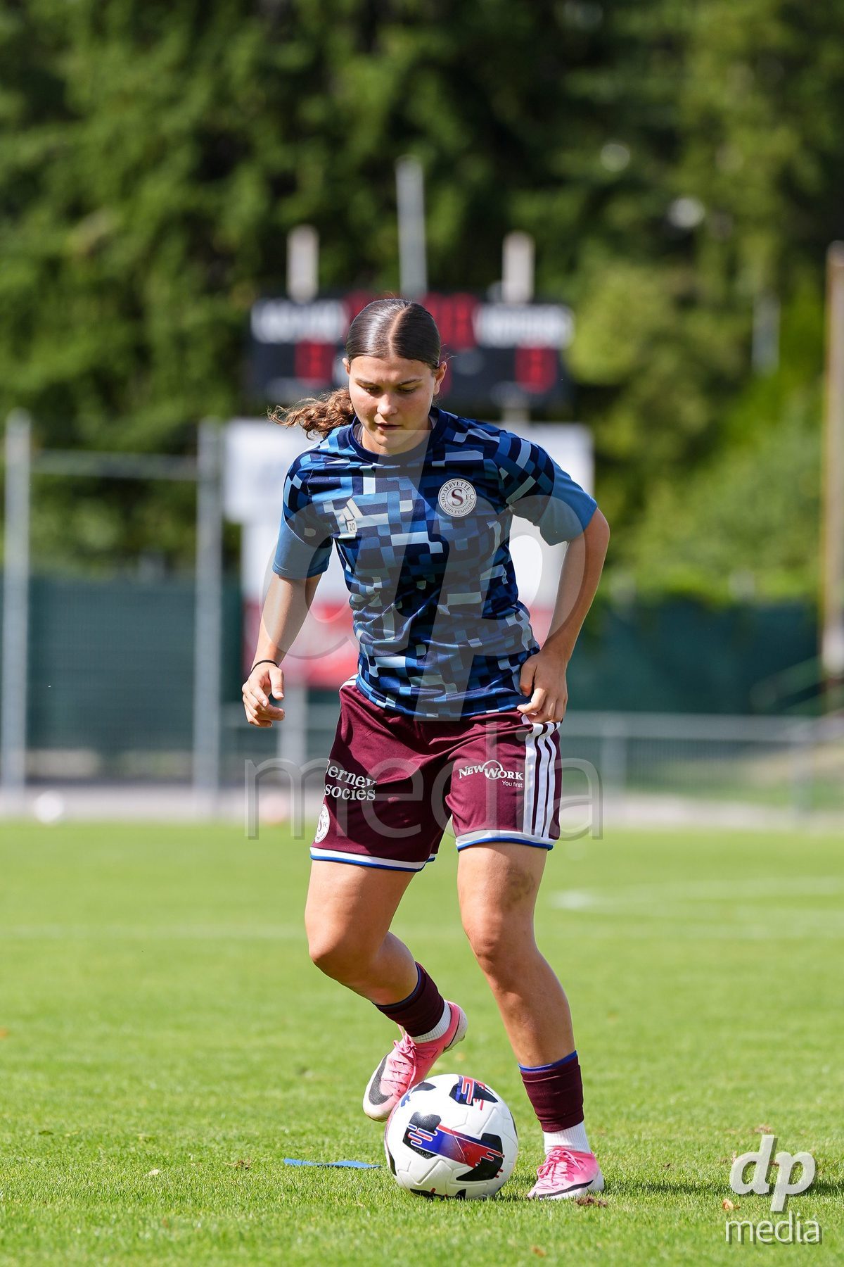 Geneva, Switzerland - August 29: Chiara Wallin of Servette during warm up prior to the AXA Women's Super League match between Servette FC Chenois Feminin and FC Basel 1893 at Stade de Trois-Chene on August 29, 2026 in Geneva, Switzerland.