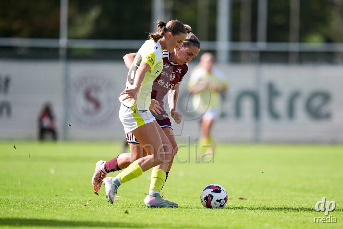 Geneva, Switzerland - August 29: Mia Franziska Bennewitz of FC Basel (L) and Gloria Marinelli of Servette (R) battle for the ball (duel) during the AXA Women's Super League match between Servette FC Chenois Feminin and FC Basel 1893 at Stade de Trois-Chene on August 29, 2026 in Geneva, Switzerland.