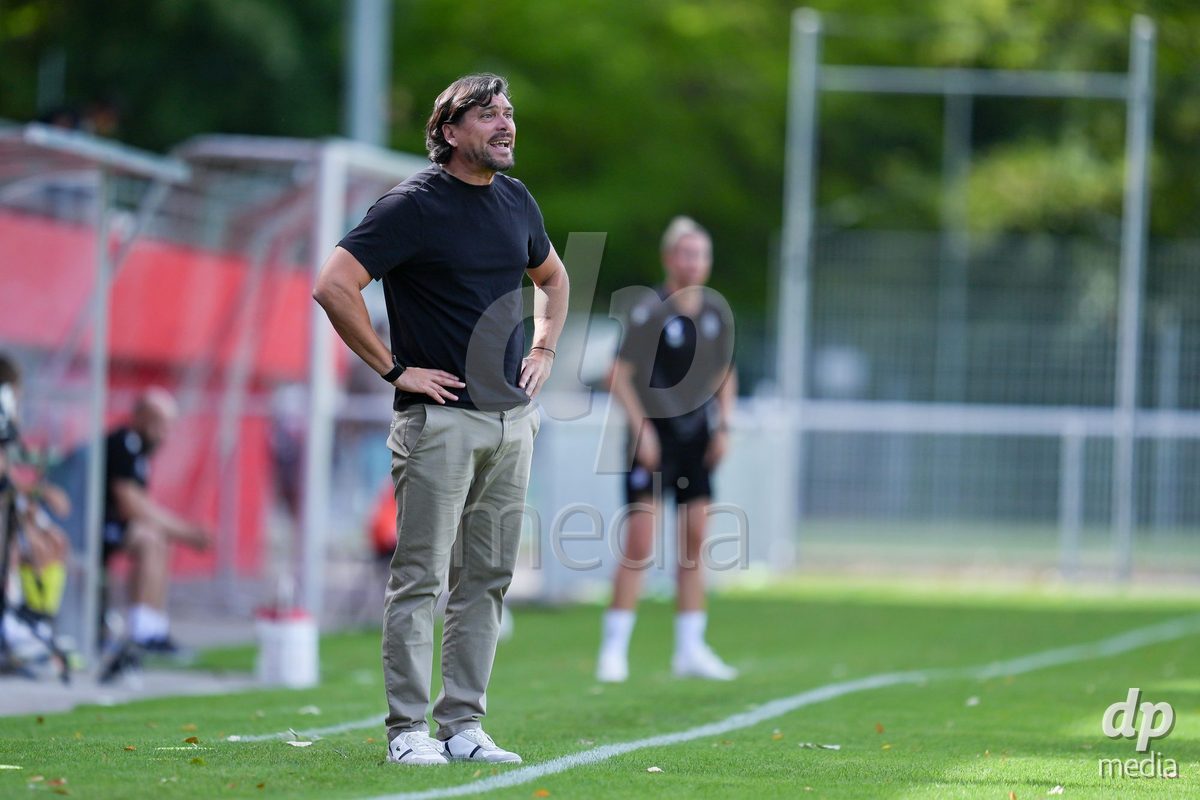 Geneva, Switzerland - August 29: Cristian Damian Toro, Head Coach of Servette reacts during the AXA Women's Super League match between Servette FC Chenois Feminin and FC Basel 1893 at Stade de Trois-Chene on August 29, 2026 in Geneva, Switzerland.