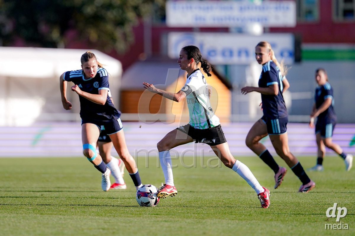 Yverdon-les-Bains, Switzerland - August 29: Giulia Looser of GC Frauenfussball(L) and Ilona Guede Redondo of Yverdon Sport Women (R) battle for the ball during the AXA Women's Super League match between FC Yverdon Women and GC Frauenfussball at Stade Municipal on August 29, 2026 in Yverdon-les-Bains, Switzerland.