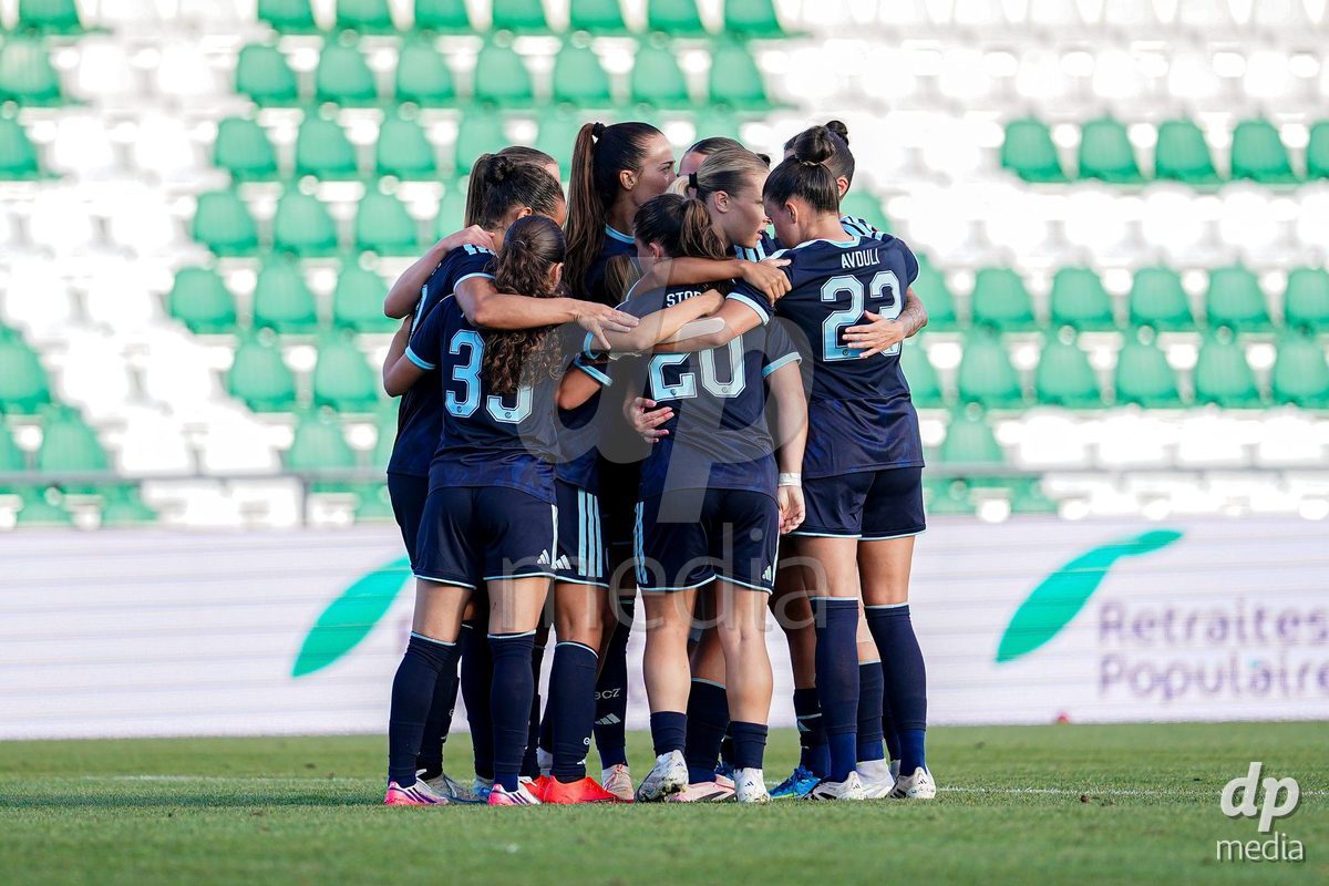 Yverdon-les-Bains, Switzerland - August 29: Kayla Mckenna of GC Frauenfussball celebrating with team after scoring teams second goal during the AXA Women's Super League match between FC Yverdon Women and GC Frauenfussball at Stade Municipal on August 29, 2026 in Yverdon-les-Bains, Switzerland.