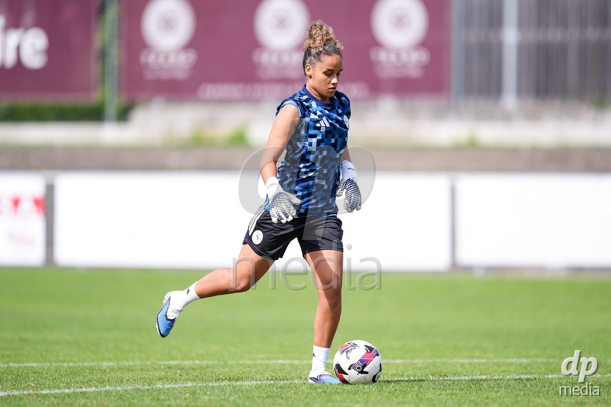 Geneva, Switzerland - August 29: Manon Le Page of Servette FC Chenois Feminin controls the ball during the AXA Women's Super League match between Servette FC Chenois Feminin and FC Basel 1893 at Stade de Trois-Chene on August 29, 2026 in Geneva, Switzerland.