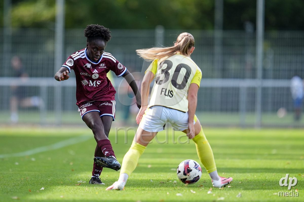 Geneva, Switzerland - August 29: Benedicte Simon of Servette FC Chenois Feminin passes the ball  during the AXA Women's Super League match between Servette FC Chenois Feminin and FC Basel 1893 at Stade de Trois-Chene on August 29, 2026 in Geneva, Switzerland.