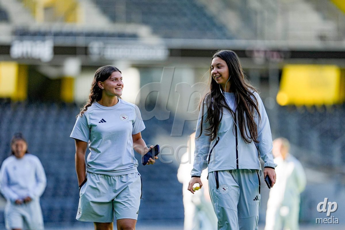 Switzerland: AXA Womens Super League 2026/27, BSC YB Frauen vs Servette FC Chenois Feminin - Wankdorf Stadium, Bern: Players of Servette FC Chenois Feminin arrival