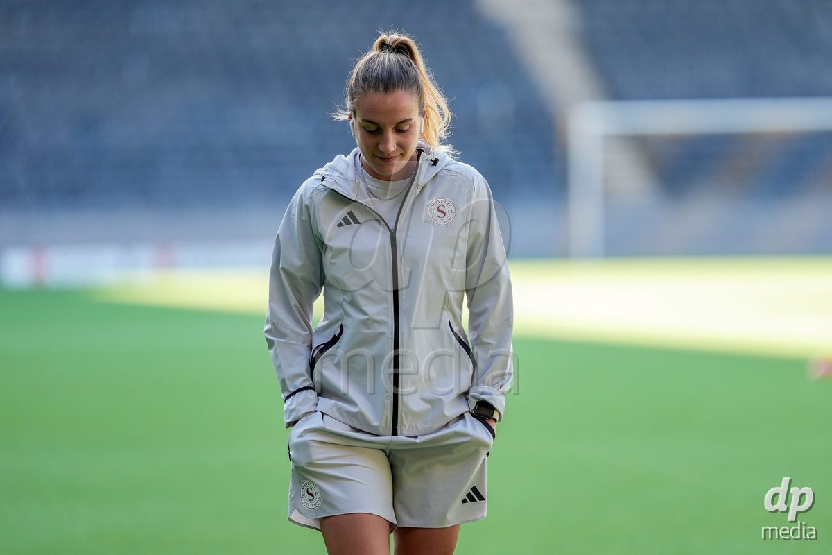 Switzerland: AXA Womens Super League 2026/27, BSC YB Frauen vs Servette FC Chenois Feminin - Wankdorf Stadium, Bern: Players of Servette FC Chenois Feminin arrival