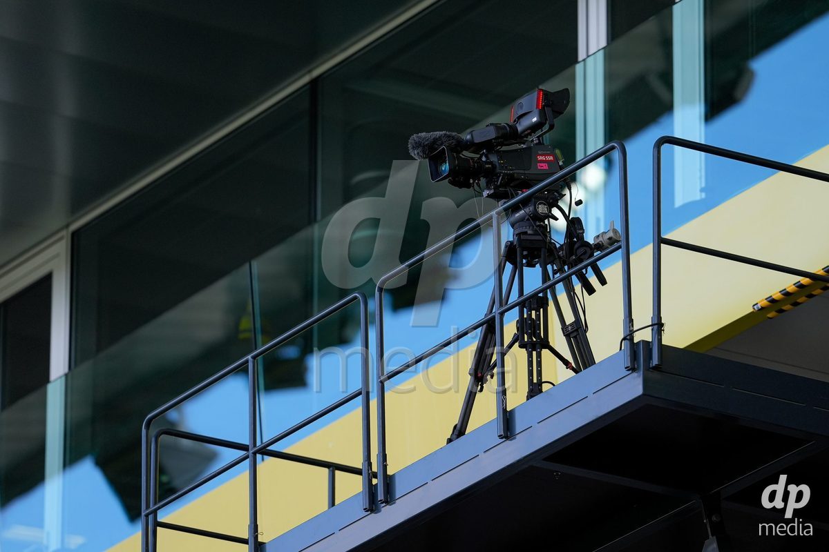 Switzerland: AXA Womens Super League 2026/27, BSC YB Frauen vs Servette FC Chenois Feminin - Wankdorf Stadium, Bern: SRG SSR TV Camera
