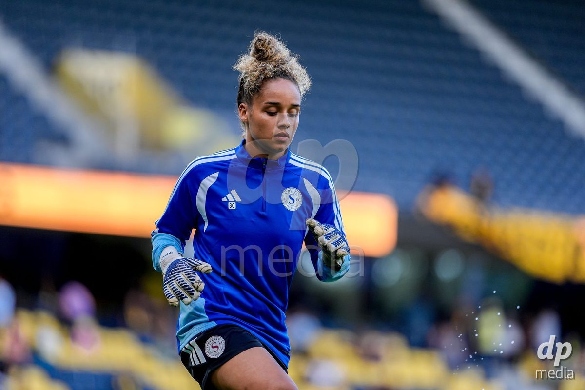 Switzerland: AXA Womens Super League 2026/27, BSC YB Frauen vs Servette FC Chenois Feminin - Wankdorf Stadium, Bern: Manon Le Page (30 Servette FC Chenois Feminin) warming up