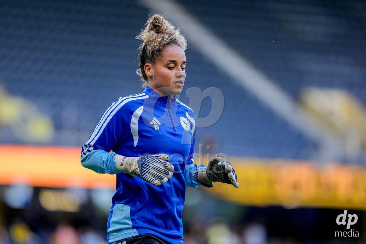 Switzerland: AXA Womens Super League 2026/27, BSC YB Frauen vs Servette FC Chenois Feminin - Wankdorf Stadium, Bern: Manon Le Page (30 Servette FC Chenois Feminin) warming up