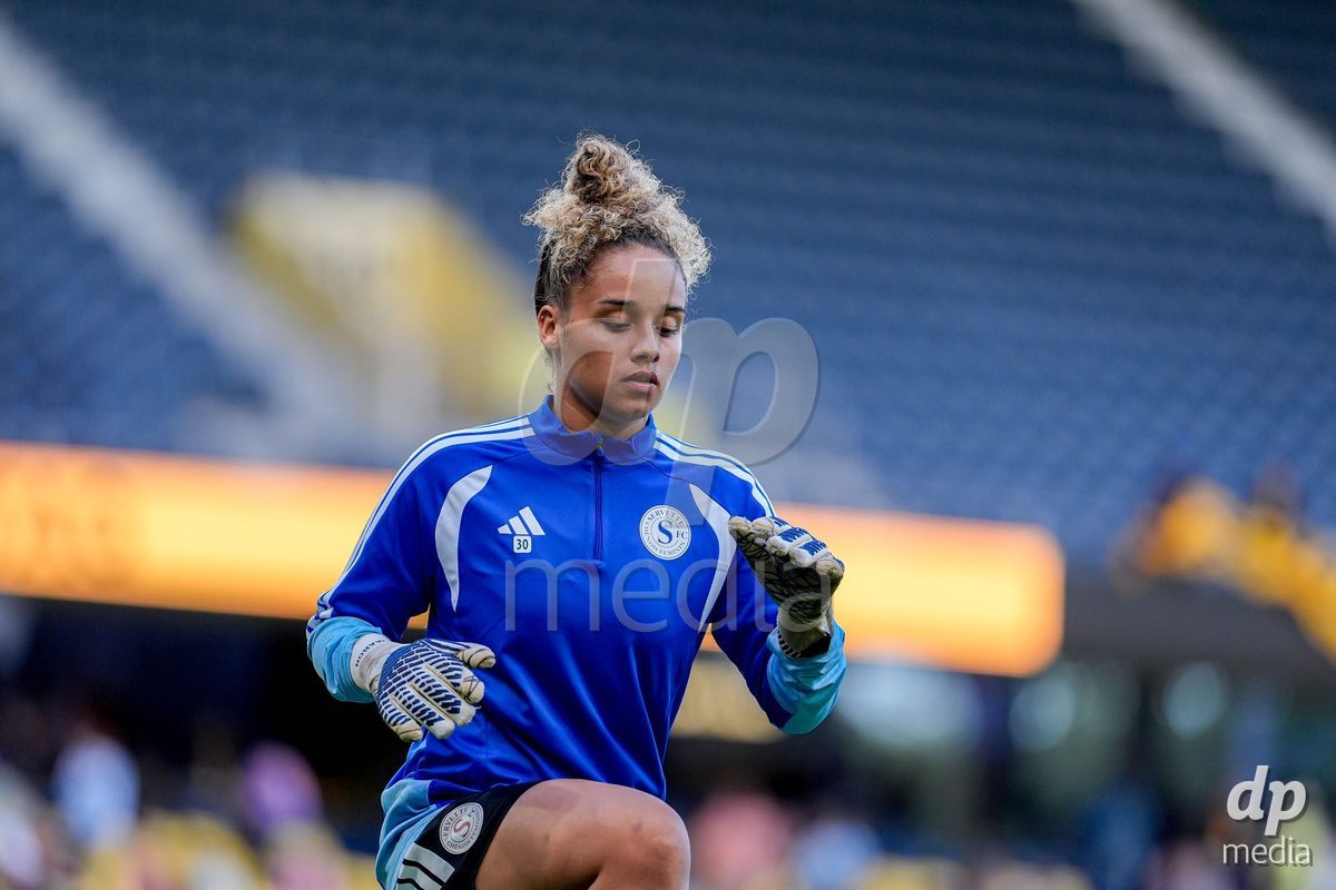 Switzerland: AXA Womens Super League 2026/27, BSC YB Frauen vs Servette FC Chenois Feminin - Wankdorf Stadium, Bern: Manon Le Page (30 Servette FC Chenois Feminin) warming up