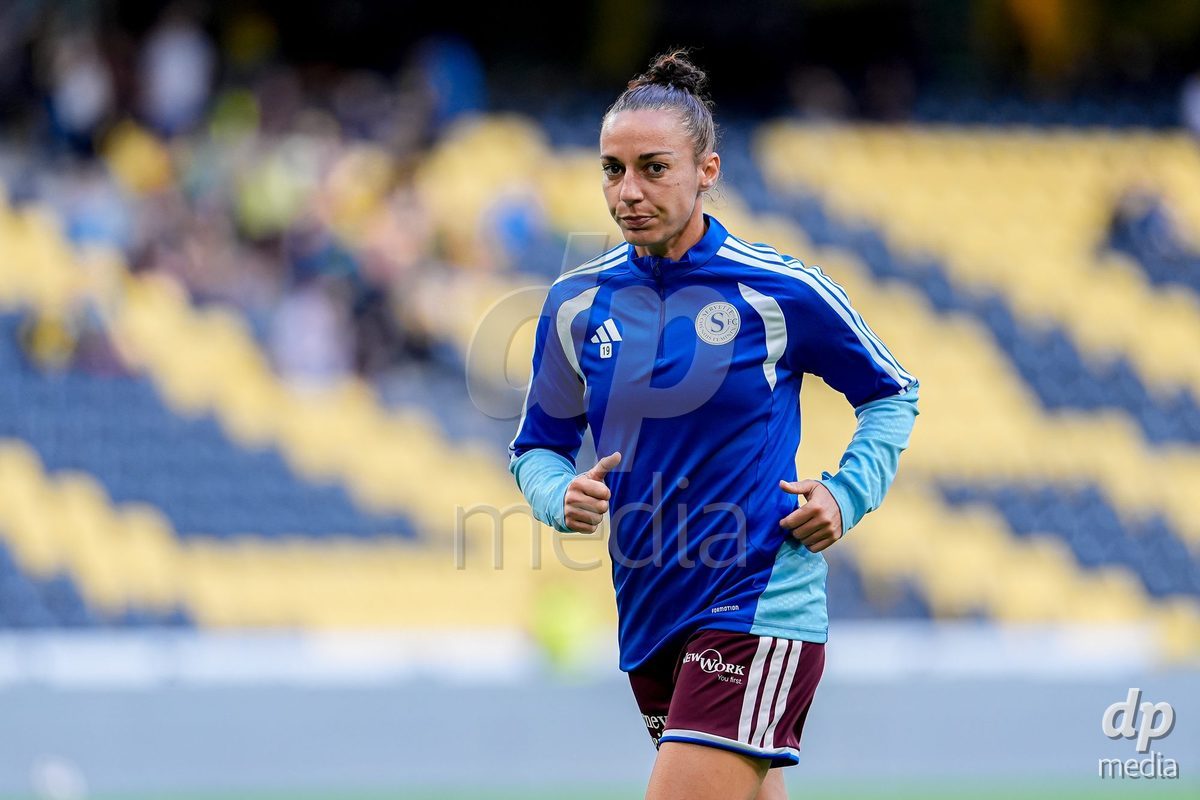 Switzerland: AXA Womens Super League 2026/27, BSC YB Frauen vs Servette FC Chenois Feminin - Wankdorf Stadium, Bern: Paula Serrano (19 Servette FC Chenois Feminin) warming up