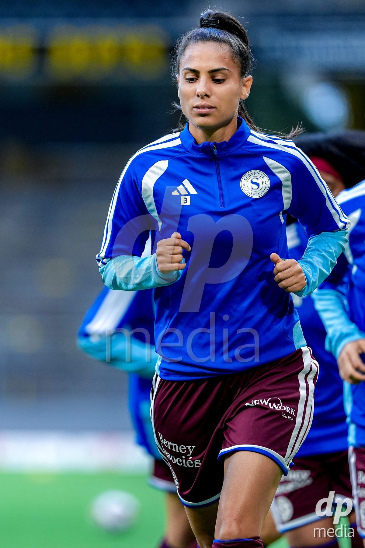 Switzerland: AXA Womens Super League 2026/27, BSC YB Frauen vs Servette FC Chenois Feminin - Wankdorf Stadium, Bern: Players of Servette FC Chenois Feminin warming up