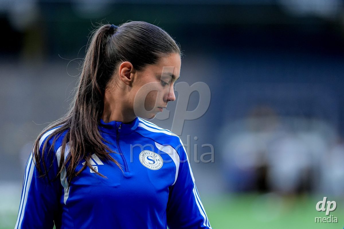Switzerland: AXA Womens Super League 2026/27, BSC YB Frauen vs Servette FC Chenois Feminin - Wankdorf Stadium, Bern: Players of Servette FC Chenois Feminin warming up