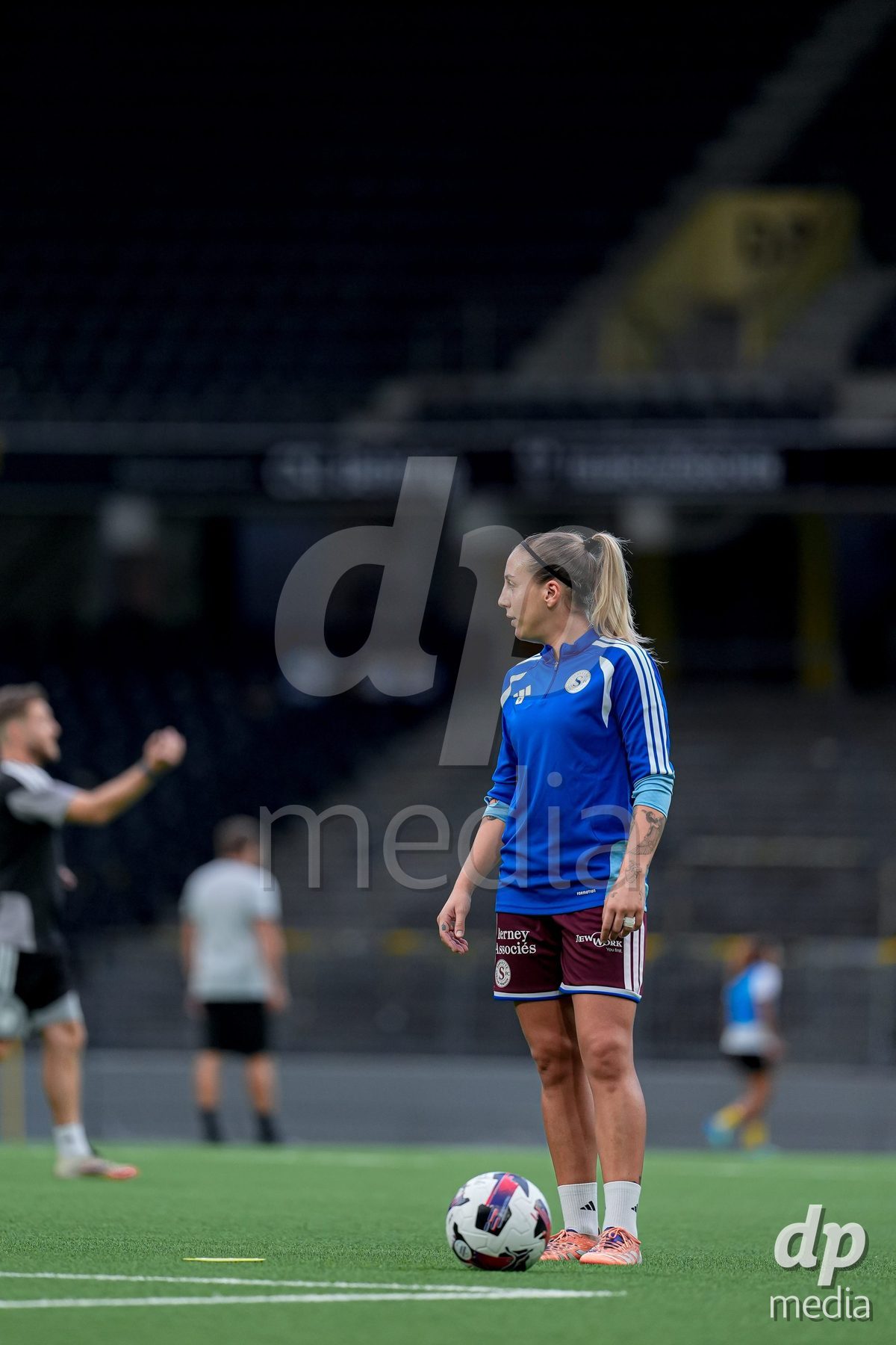 Switzerland: AXA Womens Super League 2026/27, BSC YB Frauen vs Servette FC Chenois Feminin - Wankdorf Stadium, Bern: Gloria Marinelli (9 Servette FC Chenois Feminin) warming up