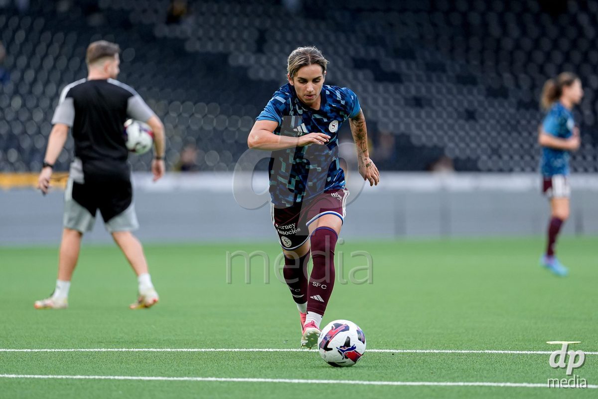 Switzerland: AXA Womens Super League 2026/27, BSC YB Frauen vs Servette FC Chenois Feminin - Wankdorf Stadium, Bern: Natasa Andonova (NataÅ¡a Andonova) (7 Servette FC Chenois Feminin) warming up