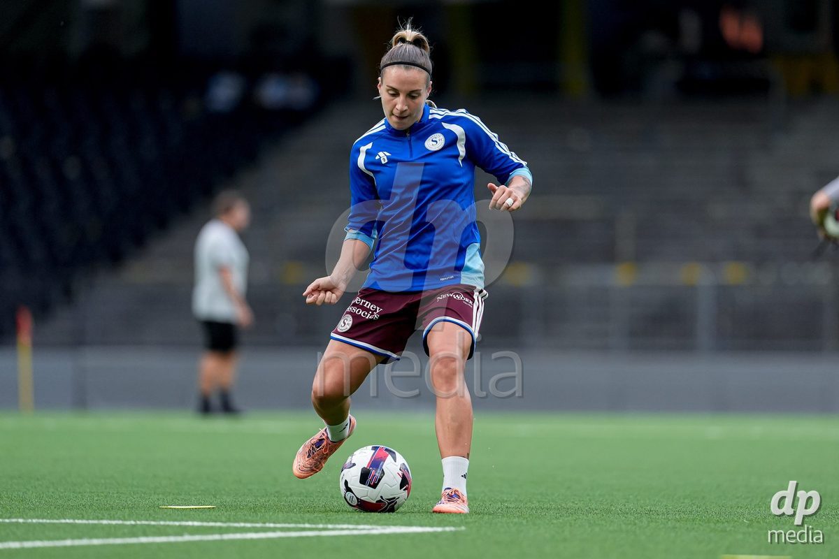 Switzerland: AXA Womens Super League 2026/27, BSC YB Frauen vs Servette FC Chenois Feminin - Wankdorf Stadium, Bern: Gloria Marinelli (9 Servette FC Chenois Feminin) warming up