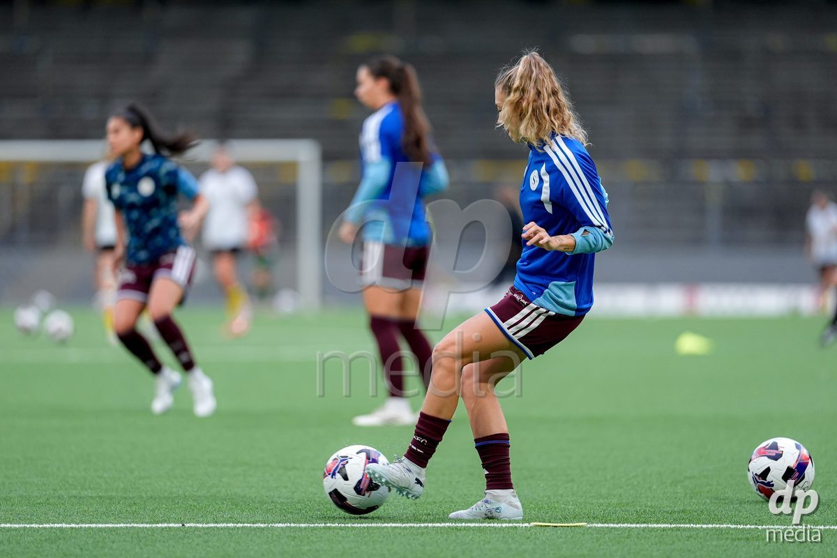 Switzerland: AXA Womens Super League 2026/27, BSC YB Frauen vs Servette FC Chenois Feminin - Wankdorf Stadium, Bern: Asun Martinez (Asun Martínez) (8 Servette FC Chenois Feminin) warming up