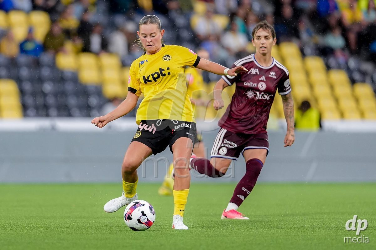 Switzerland: AXA Womens Super League 2026/27, BSC YB Frauen vs Servette FC Chenois Feminin - Wankdorf Stadium, Bern: Leonie Koster (Leonie Köster) (44 BSC YB Frauen), left, in action.