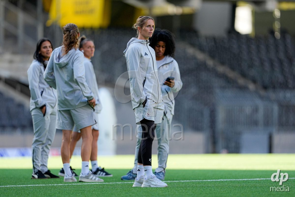 Switzerland: AXA Womens Super League 2026/27, BSC YB Frauen vs Servette FC Chenois Feminin - Wankdorf Stadium, Bern: Players of Servette FC Chenois Feminin arrival