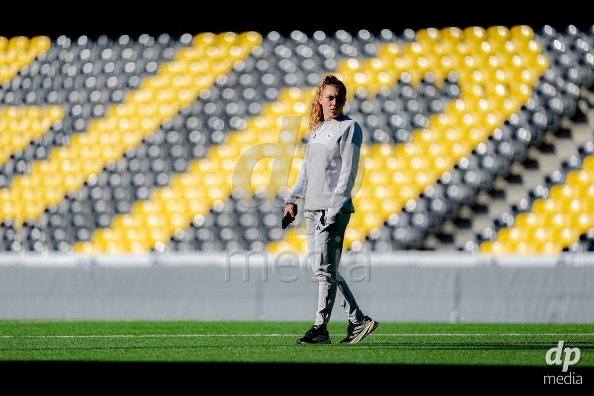 Switzerland: AXA Womens Super League 2026/27, BSC YB Frauen vs Servette FC Chenois Feminin - Wankdorf Stadium, Bern: Players of Servette FC Chenois Feminin arrival