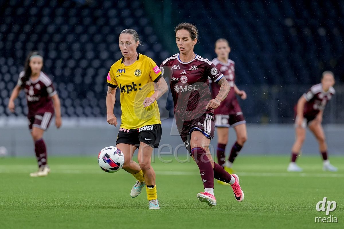 Switzerland: AXA Womens Super League 2026/27, BSC YB Frauen vs Servette FC Chenois Feminin - Wankdorf Stadium, Bern: Natasa Andonova (NataÅ¡a Andonova) (7 Servette FC Chenois Feminin), right, and Lisa Josten (24 BSC YB Frauen), left, in action.