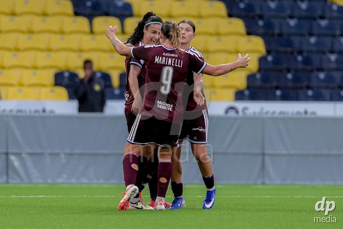Switzerland: AXA Womens Super League 2026/27, BSC YB Frauen vs Servette FC Chenois Feminin - Wankdorf Stadium, Bern: Paola Hernandez (Paola Hernández) (6 Servette FC Chenois Feminin) celebrating with team after scoring teams first goal