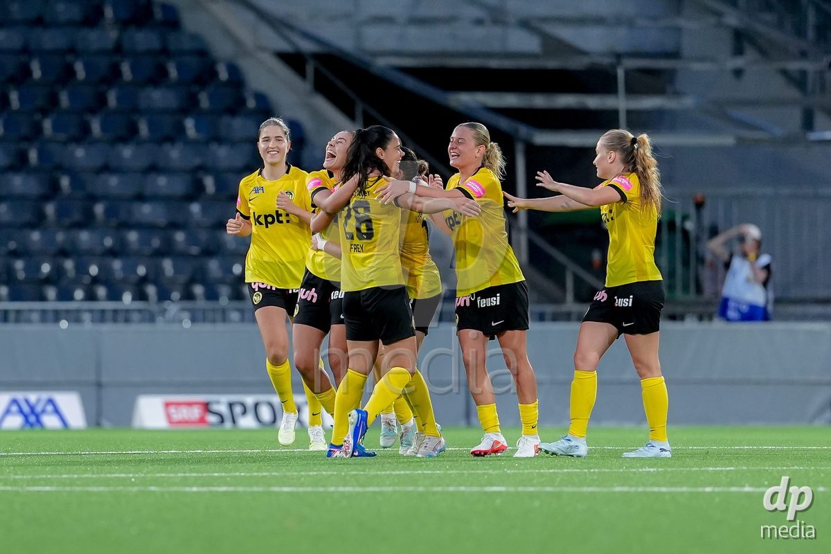 Switzerland: AXA Womens Super League 2026/27, BSC YB Frauen vs Servette FC Chenois Feminin - Wankdorf Stadium, Bern: Players of BSC YB Frauen celebrating after scoring