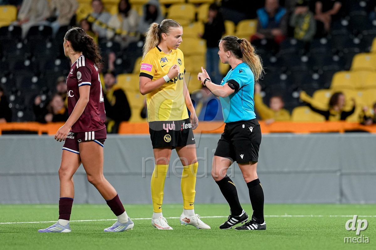 Switzerland: AXA Womens Super League 2026/27, BSC YB Frauen vs Servette FC Chenois Feminin - Wankdorf Stadium, Bern: Referee Vanessa Muhlheim, right.