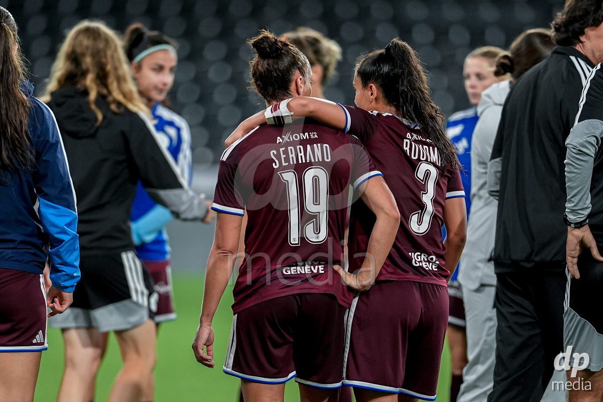 Switzerland: AXA Womens Super League 2026/27, BSC YB Frauen vs Servette FC Chenois Feminin - Wankdorf Stadium, Bern: Daina Bourma (Daïna Bourma) (3 Servette FC Chenois Feminin), right, and Paula Serrano (19 Servette FC Chenois Feminin), left, after the match