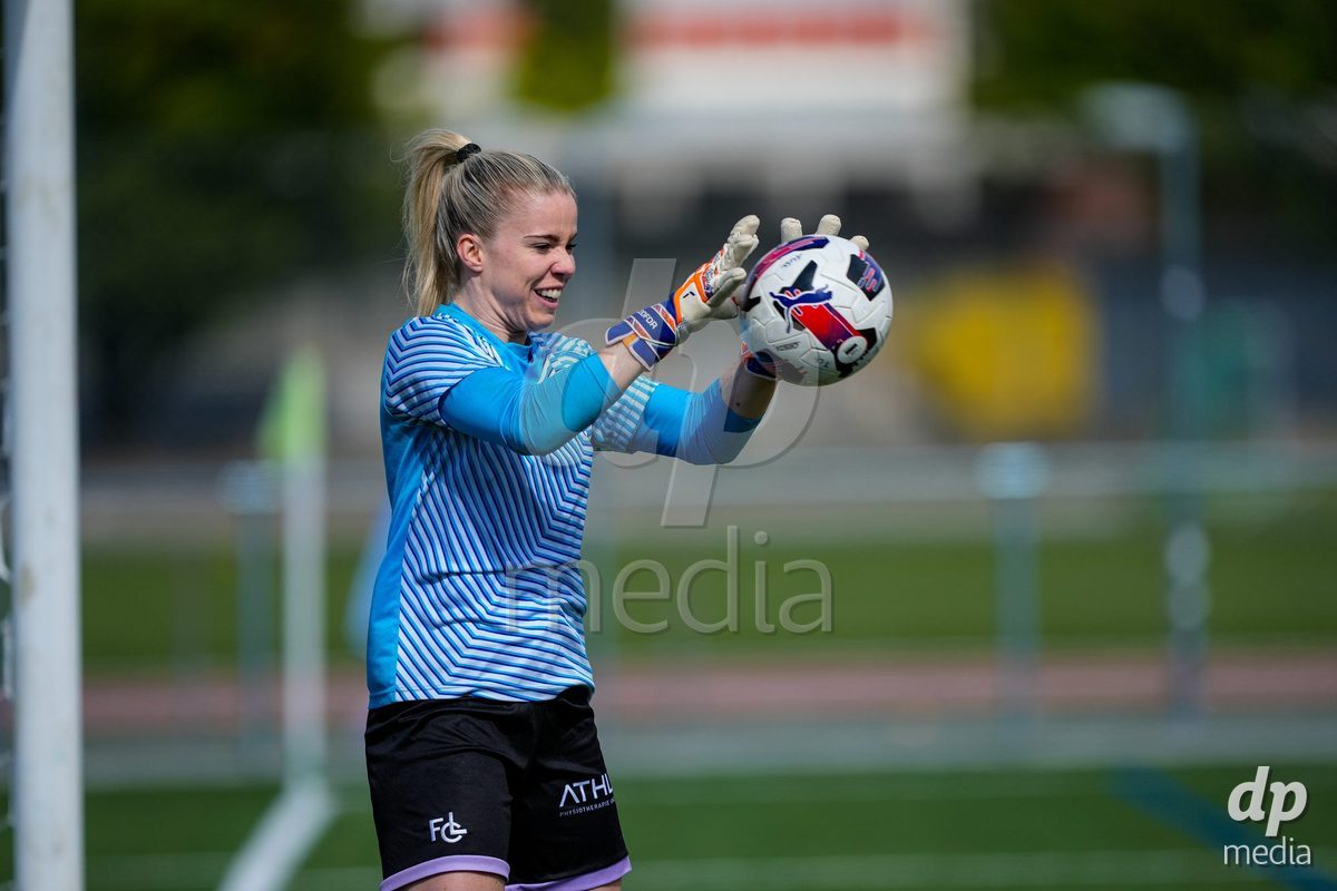 Schweiz: AXA Women's Super League 2025/26, FC Sion Feminin vs FC Luzern - Terrain Synthetique Ancien Stand, Sion: Laura Schneider (Torhüterin 45 FCL)
