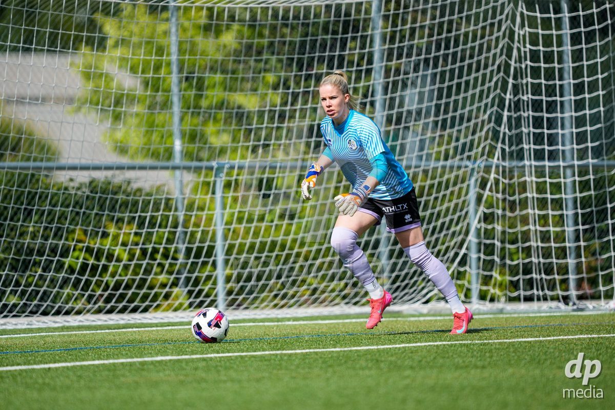 Schweiz: AXA Women's Super League 2025/26, FC Sion Feminin vs FC Luzern - Terrain Synthetique Ancien Stand, Sion: Laura Schneider (Torhüterin 45 FCL)