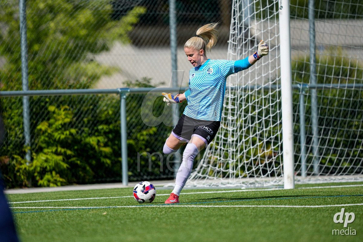 Schweiz: AXA Women's Super League 2025/26, FC Sion Feminin vs FC Luzern - Terrain Synthetique Ancien Stand, Sion: Laura Schneider (Torhüterin 45 FCL)