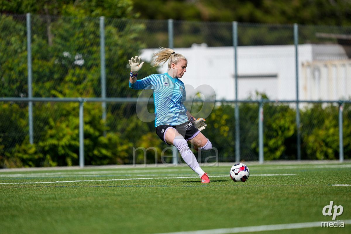 Schweiz: AXA Women's Super League 2025/26, FC Sion Feminin vs FC Luzern - Terrain Synthetique Ancien Stand, Sion: Laura Schneider (Torhüterin 45 FCL)