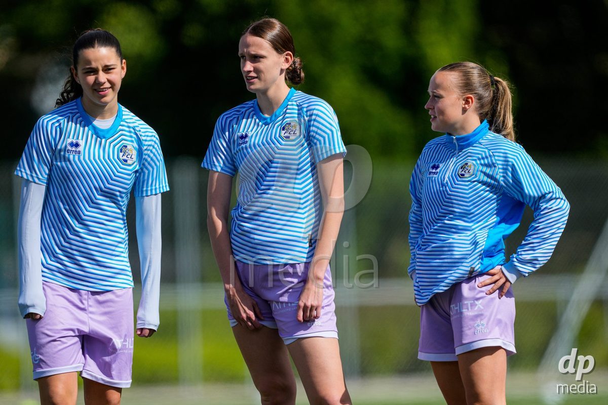 Schweiz: AXA Women's Super League 2025/26, FC Sion Feminin vs FC Luzern - Terrain Synthetique Ancien Stand, Sion: Alyssa Keller (99 FCL), Fiona Sperlich (22 FCL) mit Lena Wälti - Lena Walti (3 FCL)