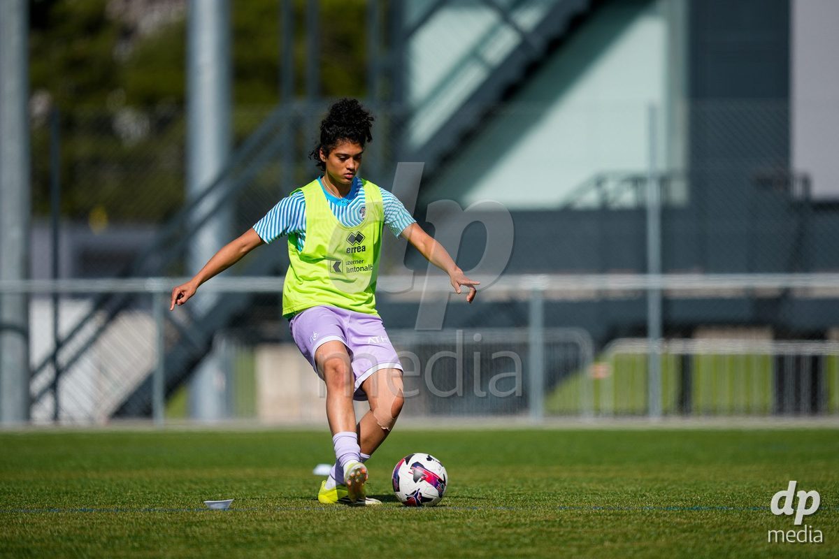 Schweiz: AXA Women's Super League 2025/26, FC Sion Feminin vs FC Luzern - Terrain Synthetique Ancien Stand, Sion: Aldiana Amuchie (FCL)