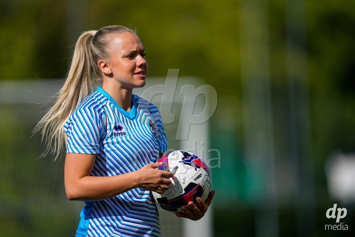 Schweiz: AXA Women's Super League 2025/26, FC Sion Feminin vs FC Luzern - Terrain Synthetique Ancien Stand, Sion: Jennie Marie Egeriis (17 FCL)