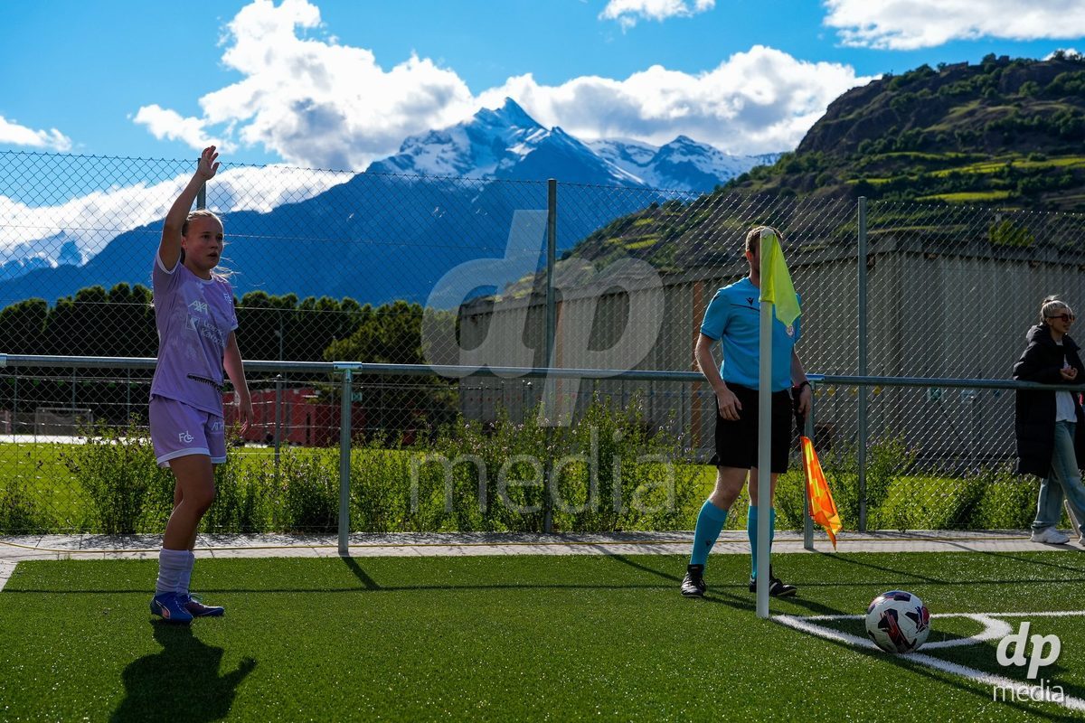 Schweiz: AXA Women's Super League 2025/26, FC Sion Feminin vs FC Luzern - Terrain Synthetique Ancien Stand, Sion: Fiona Sperlich (22 FCL)