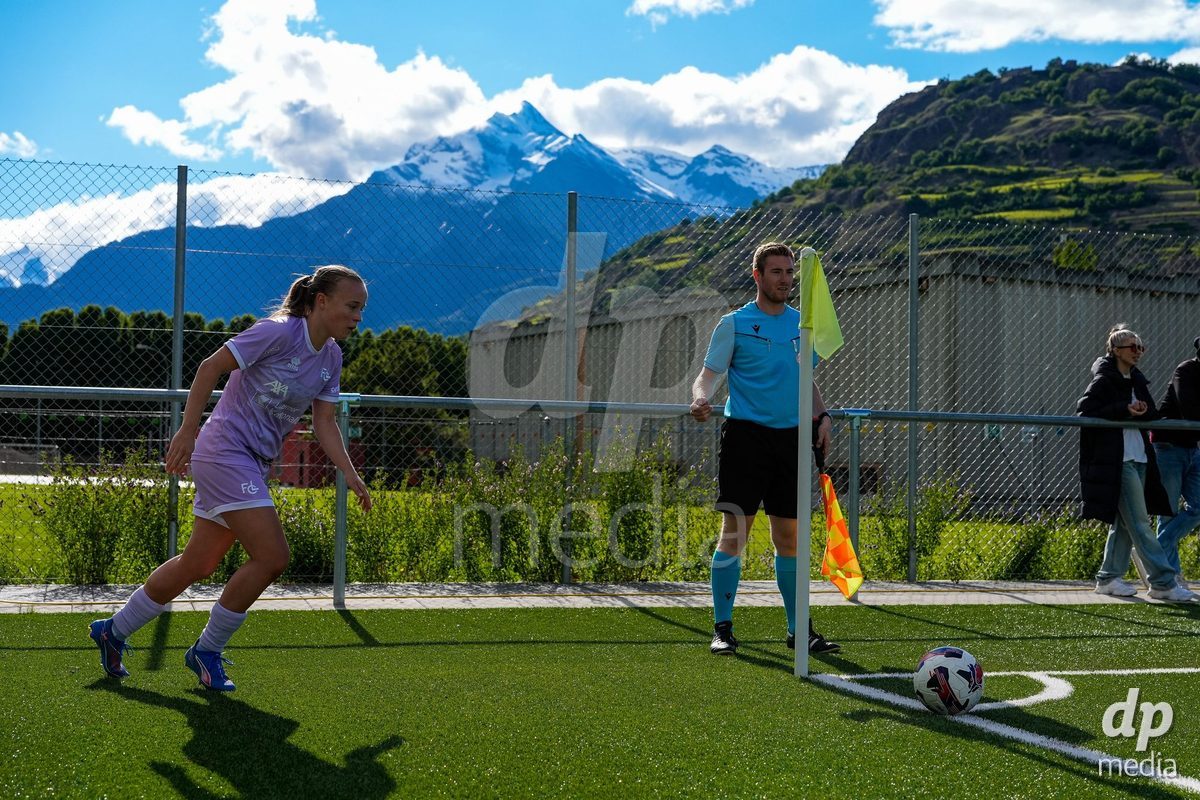 Schweiz: AXA Women's Super League 2025/26, FC Sion Feminin vs FC Luzern - Terrain Synthetique Ancien Stand, Sion: Fiona Sperlich (22 FCL)