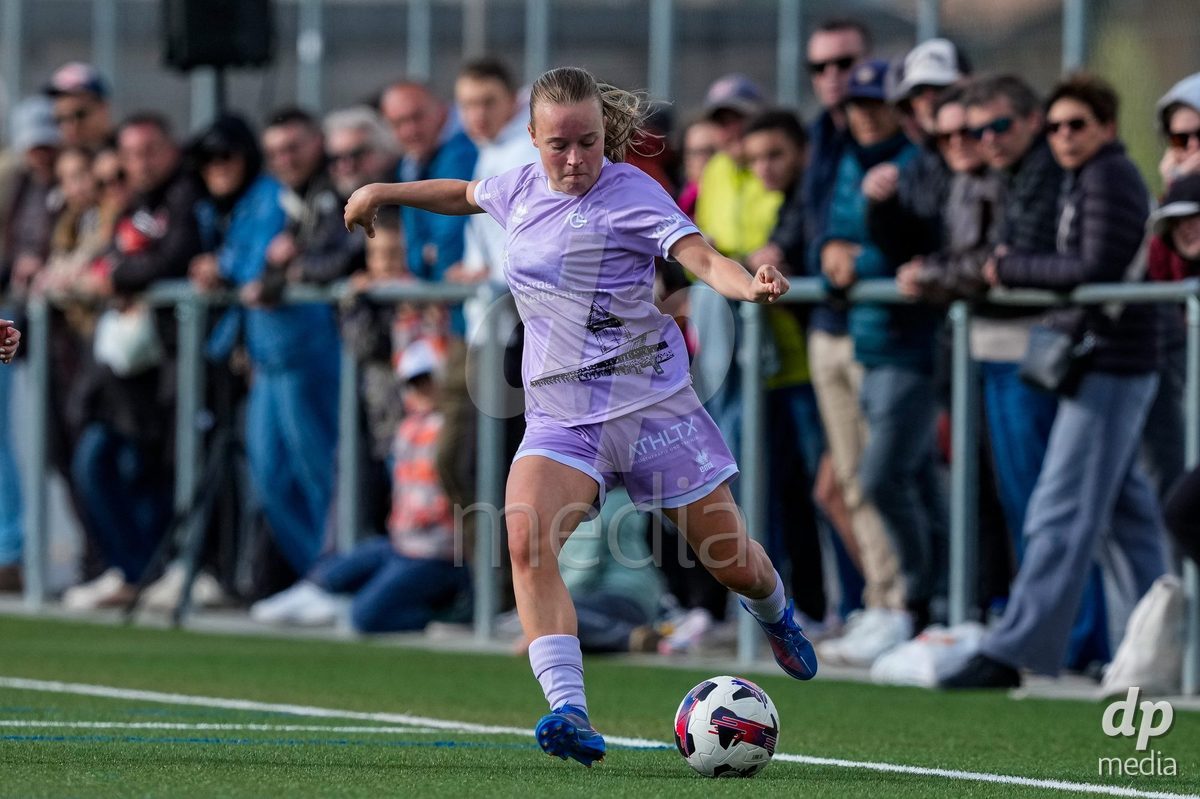 Schweiz: AXA Women's Super League 2025/26, FC Sion Feminin vs FC Luzern - Terrain Synthetique Ancien Stand, Sion: Fiona Sperlich (22 FCL)