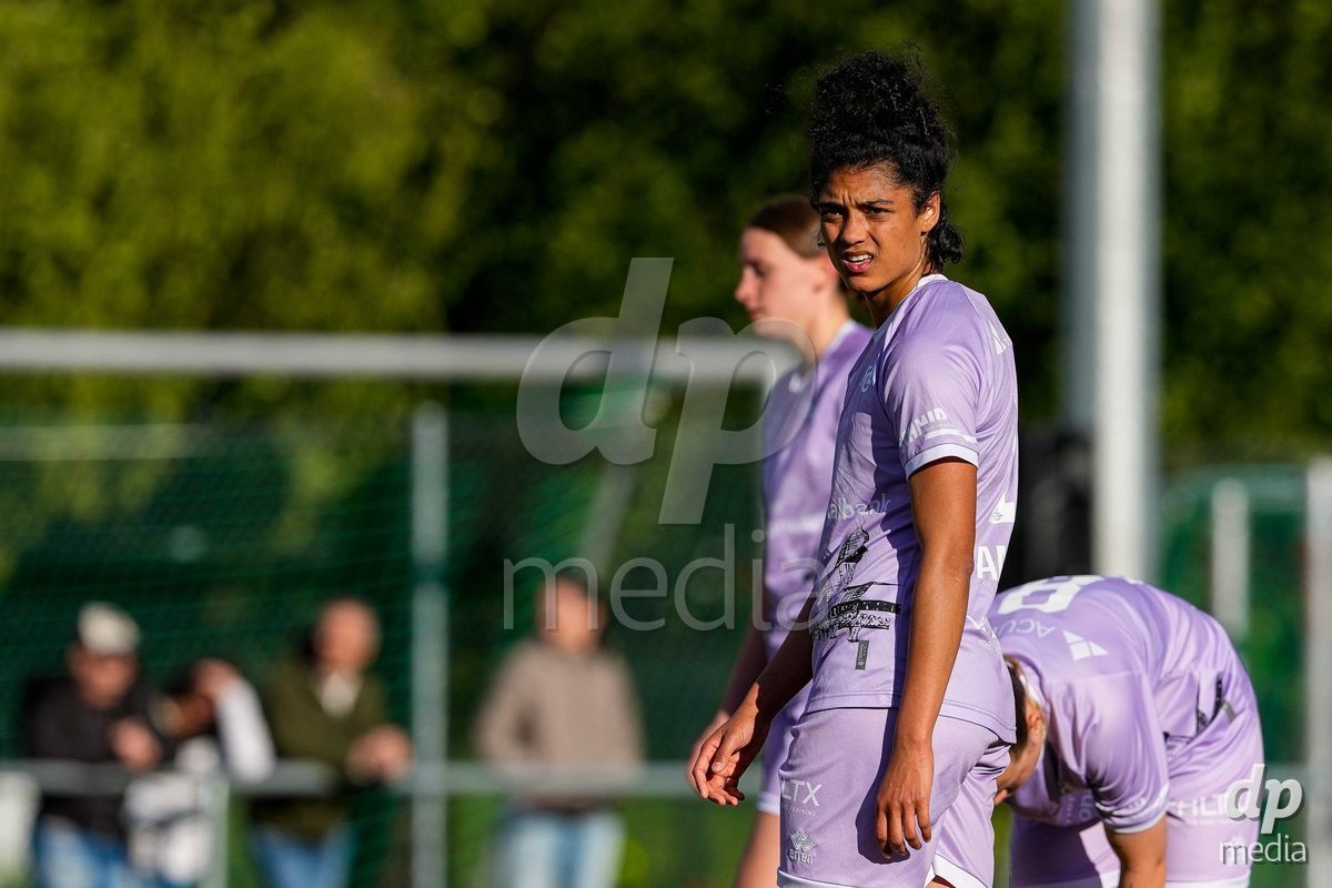 Schweiz: AXA Women's Super League 2025/26, FC Sion Feminin vs FC Luzern - Terrain Synthetique Ancien Stand, Sion: Aldiana Amuchie (18 FCL)