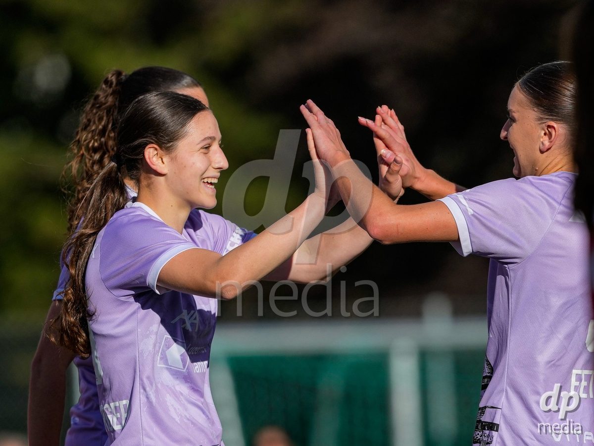 Schweiz: AXA Women's Super League 2025/26, FC Sion Feminin vs FC Luzern - Terrain Synthetique Ancien Stand, Sion: Ramona Schallberger (36 FCL) jubelt nach ihrem Tor zum 1:3 mit Gentiana Fetaj (9 FCL)