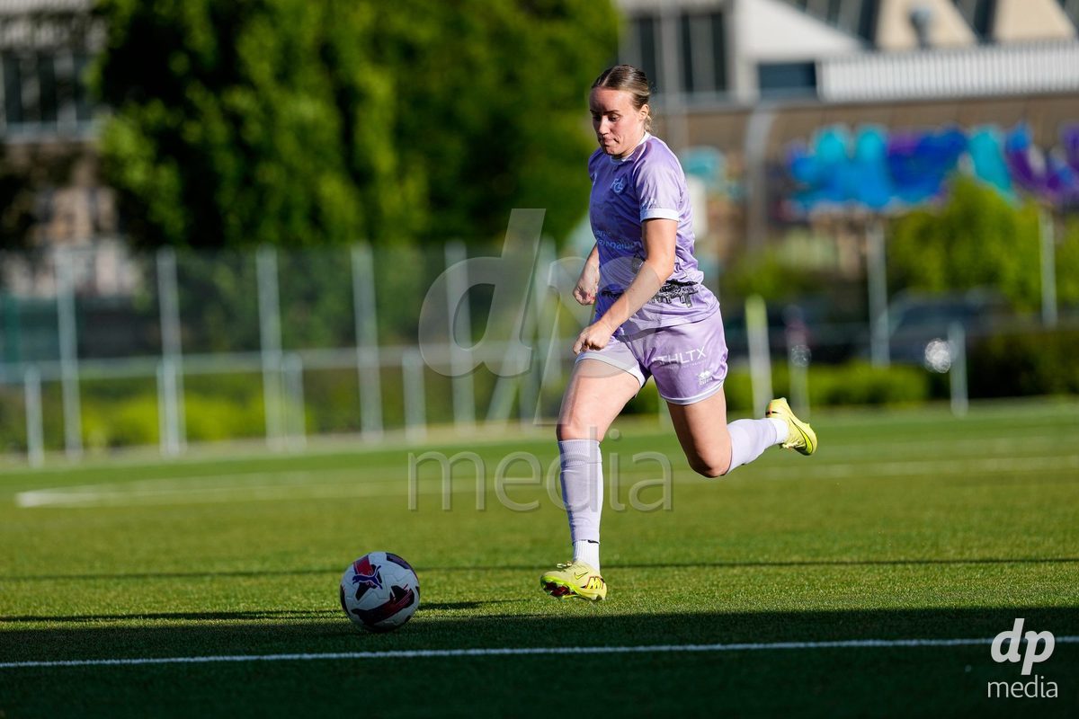 Schweiz: AXA Women's Super League 2025/26, FC Sion Feminin vs FC Luzern - Terrain Synthetique Ancien Stand, Sion: Barbara Reger (16 FCL)
