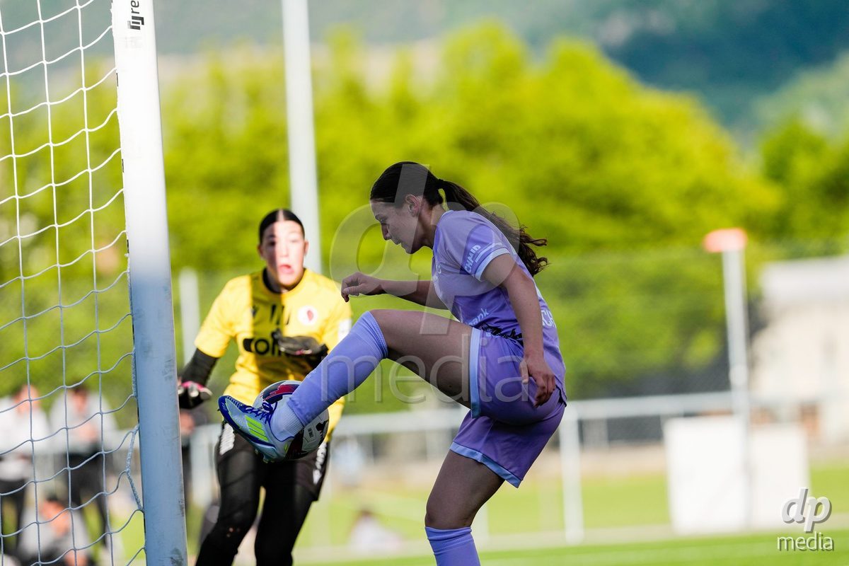 Schweiz: AXA Women's Super League 2025/26, FC Sion Feminin vs FC Luzern - Terrain Synthetique Ancien Stand, Sion: Ramona Schallberger (36 FCL) trifft zum 1:4